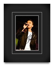 Peter Andre Signed 10x8 Photo