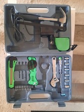 Valigetta di plastica con utensili manuali