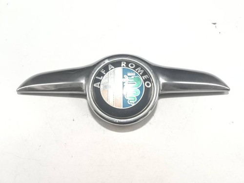 Stemma logo distintivo cofano