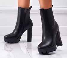 Stivaletti Neri Con Plateau E