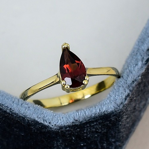 Anello solitario pera granato