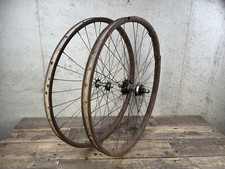 Vecchia bici d'epoca in legno