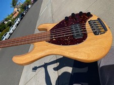 2009 Ernie Ball Music Man Stingray 5 foderati senza tasti naturali - con VIDEO