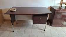 scrivania con due cassetti in legno e metallo, ottimo stato.