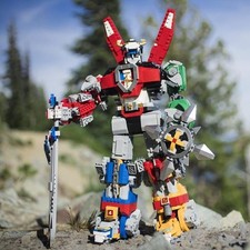 Nuovo Voltron (21311) Defender