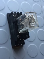 OMRON RELE' ELETTROMAGNETICO COD.MY3 24 VAC + BASE OMRON PYF11A