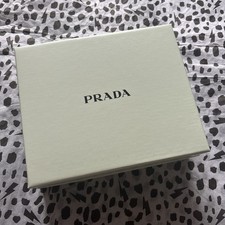 Prada scatola verde vuota