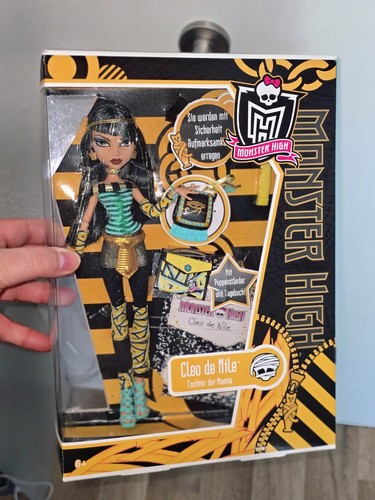 Monster high schools out - monster,
