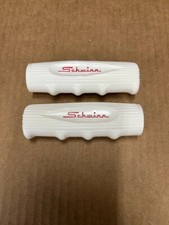 Bicicletta Schwinn anni 60 bianca con lettere cremisi impugnatura manubrio paffuta Corvette e