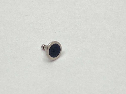 Center button retaining - center, pin