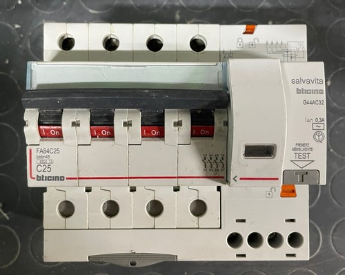 Salvavita magnetotermico