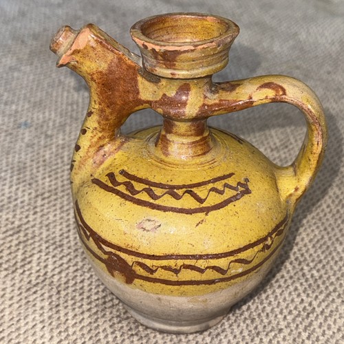Antica brocca primitiva