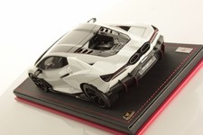 Lamborghini Revuelto Bianco