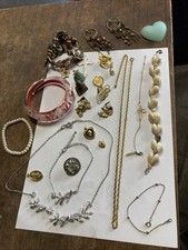 lot de bijoux anciens et vintage