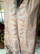 Handwoven kani sobre beige - handwoven,