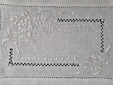 Set 3 centrini ricamati a mano