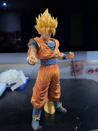 Goku super saiyan figure - super,