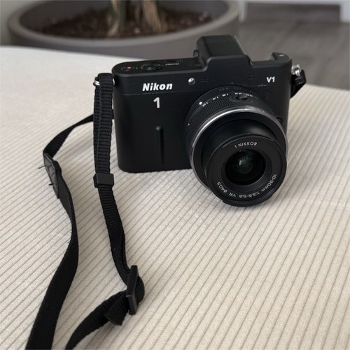 Nikon mirrorless nera - v1,
