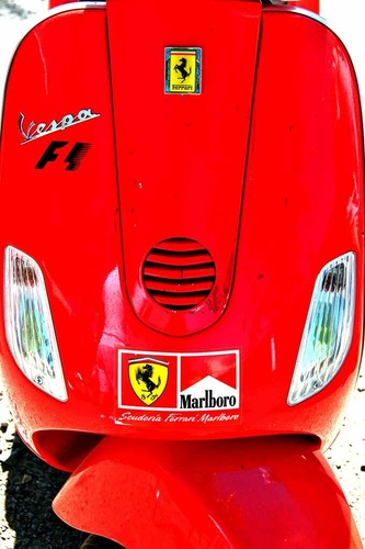 Vespa piaggio scooter con logo - vespa,