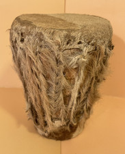 Un piccolo tamburo a mano