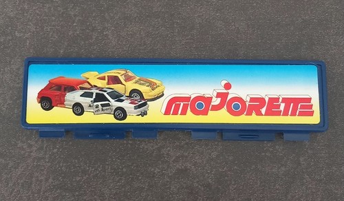 Majokit pancarte - -,