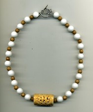 Collana corta in agata bianca