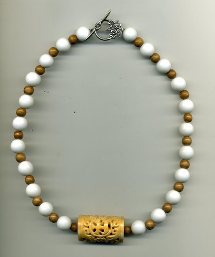 Collana corta agata bianca - in,