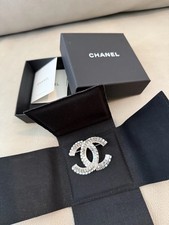 Spilla CHANEL CC argento nuova