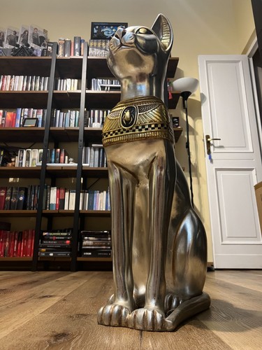 Grande statua egiziana dea - grande,