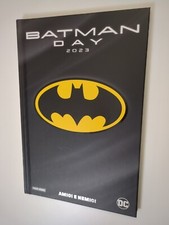 BATMAN DAY 2023 AMICI E NEMICI con ADESIVI e SPILLA BATMAN - PANINI