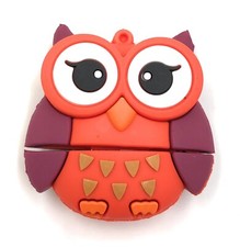 Gufo uccellino in rosso occhi