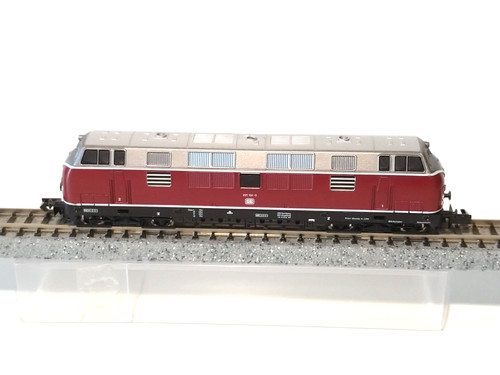 Locomotora diesel 221 151 0 - diesel,