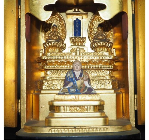 Antica statua buddista