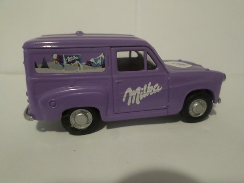 Corgi austin a35 - van, milka