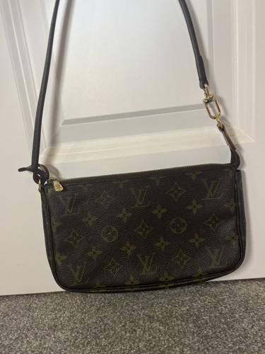 Auth louis vuitton monogram - louis,