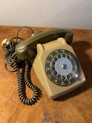 Vecchio telefono disco - vecchio,