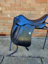 Sella da dressage regolabile
