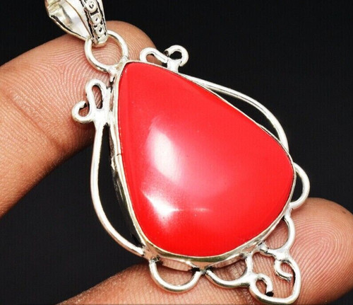 Collana con grande ciondolo