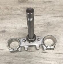 Piastra inferiore forcelle