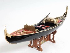 Gondola veneziana artigianale