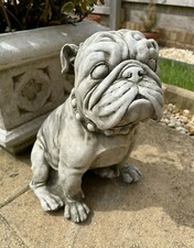 Statua in pietra Bulldog