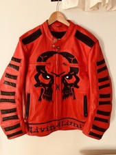 Giacca in pelle rossa “Livin4Limit” – Stile biker, unica nel suo genere.