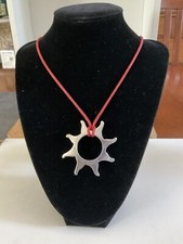 Collana con ciondolo sole in