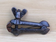 antica MORSA MANUALE DA FABBRO piccola in ferro battuto morsetto banco di