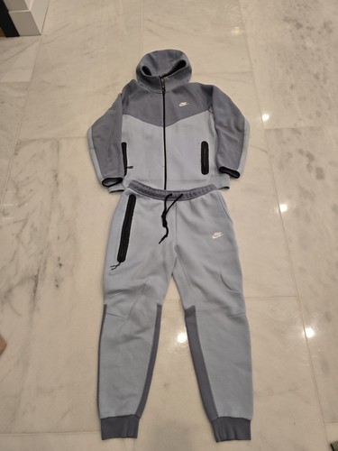 Authentic nike tech fleece - authentic,