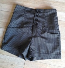 Pantaloncini eleganti vita