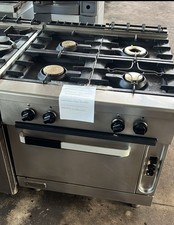 Cucina 4 fuochi con forno A Gas 80 × 90 Zanussi € 900 Wathsapp 3483663611