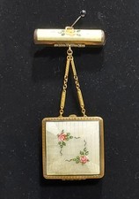 Custodia compatta e rossetto