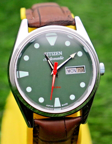 Orologio con quadrante verde