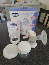 Tiralatte manuale Chicco Natural Feeling.  Delicato sulla pelle, colore bianco.